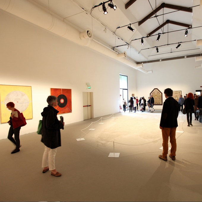 How To Organise An Art Exhibition: 6 Planning Tips [Checklist]